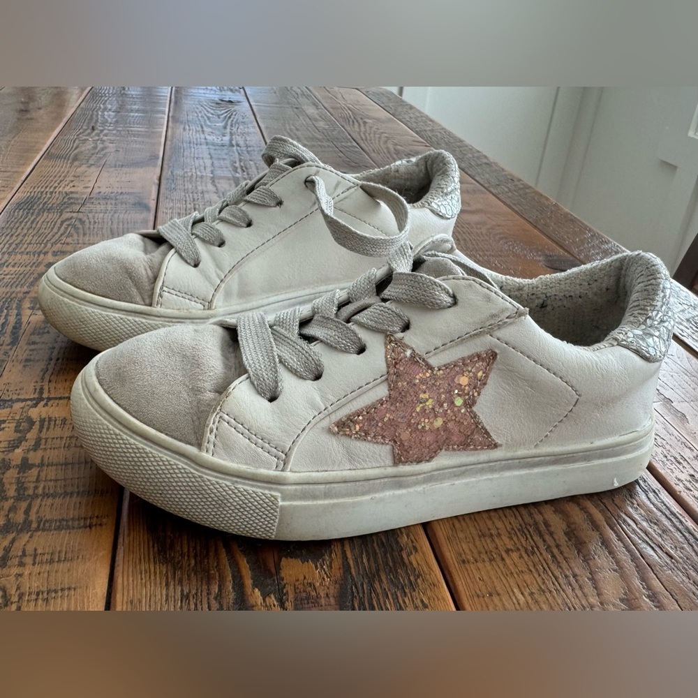 Stylish Kids Sneakers with Star Design